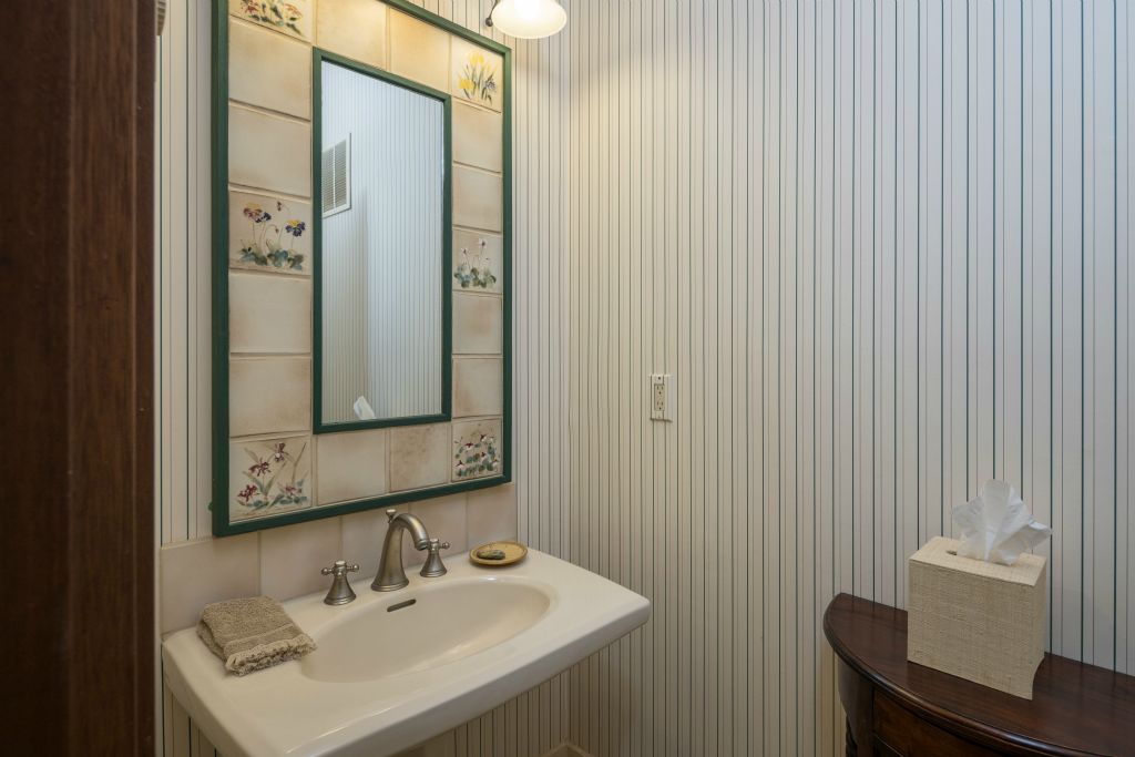 1/2 Bath off Entrance Hall